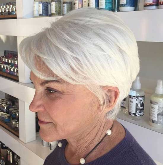 Short Haircuts for Women Over 60-21