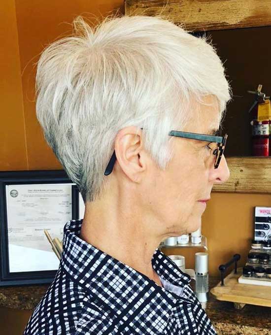 Short Haircuts for Women Over 60-22